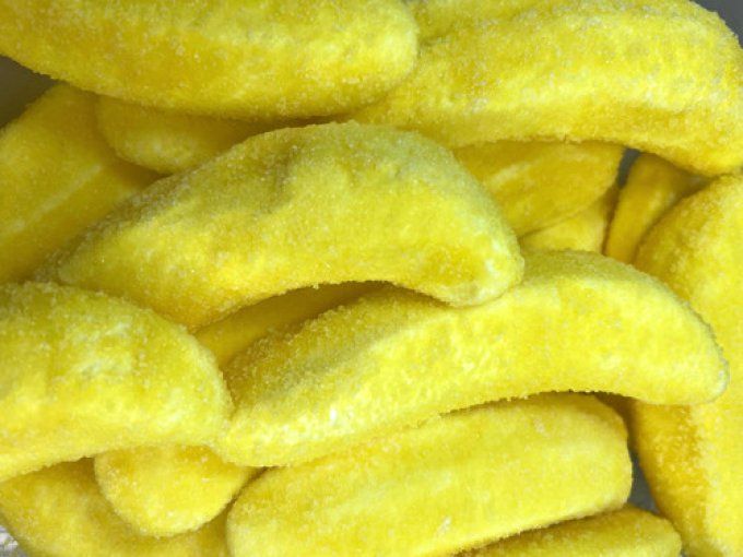 Banane géante meringuée bonbon xxl croustillant pour candy bar anniversaire