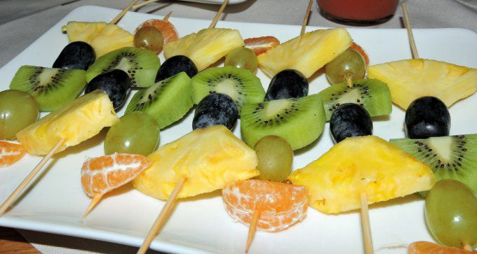 Mini brochettes de fruits frais (20 pièces) (cocktail)