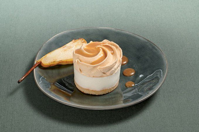 Entremet poire caramel à la fève tonka (60 grammes) (catalogue de fêtes 2024)