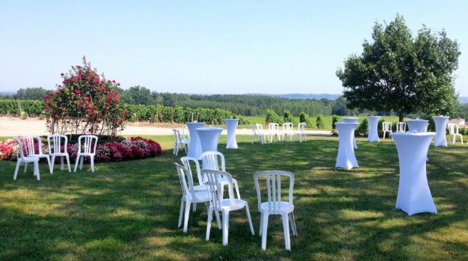 Mange-debout avec lycra blanc (tarif par jour)