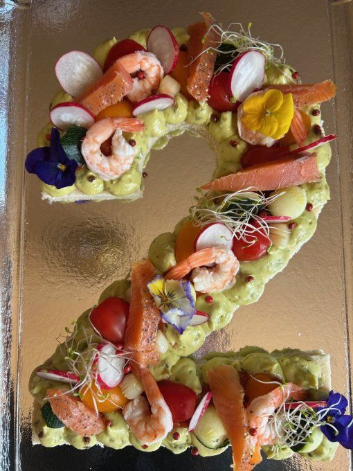 Number cake salé poisson traiteur avec saumon crevettes et Saint Jacques pour apéritif ou événement