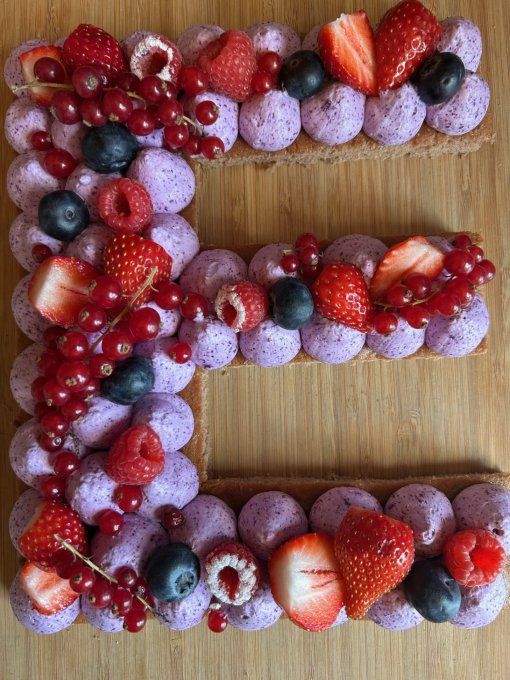 Number Cake ubé fruits rouges avec Molly Cake chocolat et ganache montée violette