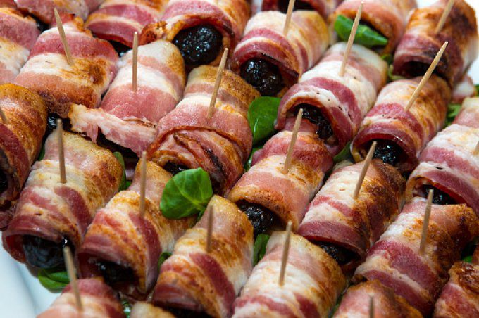 Pruneau au lard (buffet)