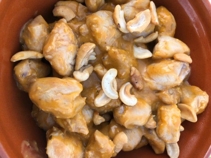 Curry de sot-l’y-laisse, lait de coco et noix de cajou (200 grammes) (buffet)