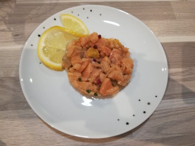 Tartare de saumon aux agrumes et à la ciboulette (80 grammes) -En 24h-