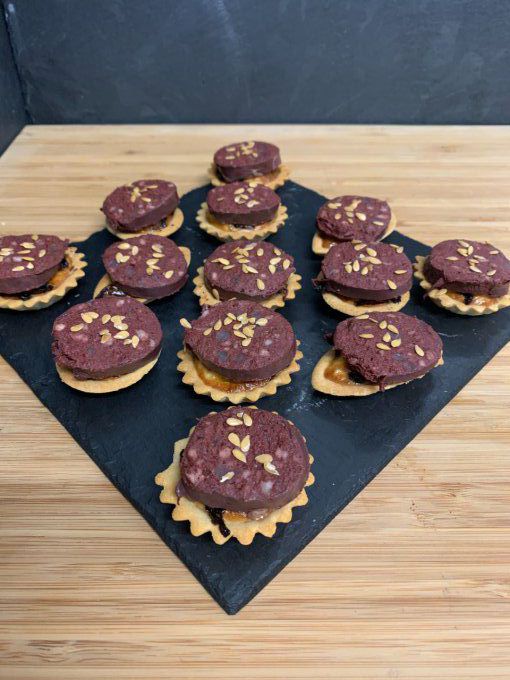 Mini tartelette boudin noir oignons confits 