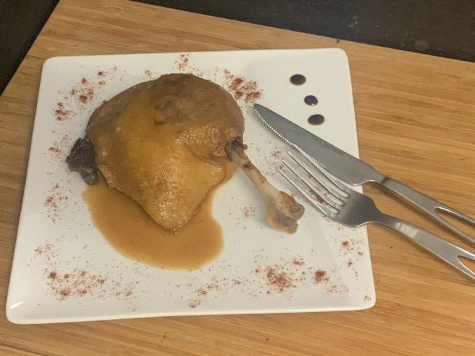 Cuisse de canard confite sauce au foie gras (150 grammes) (buffet)